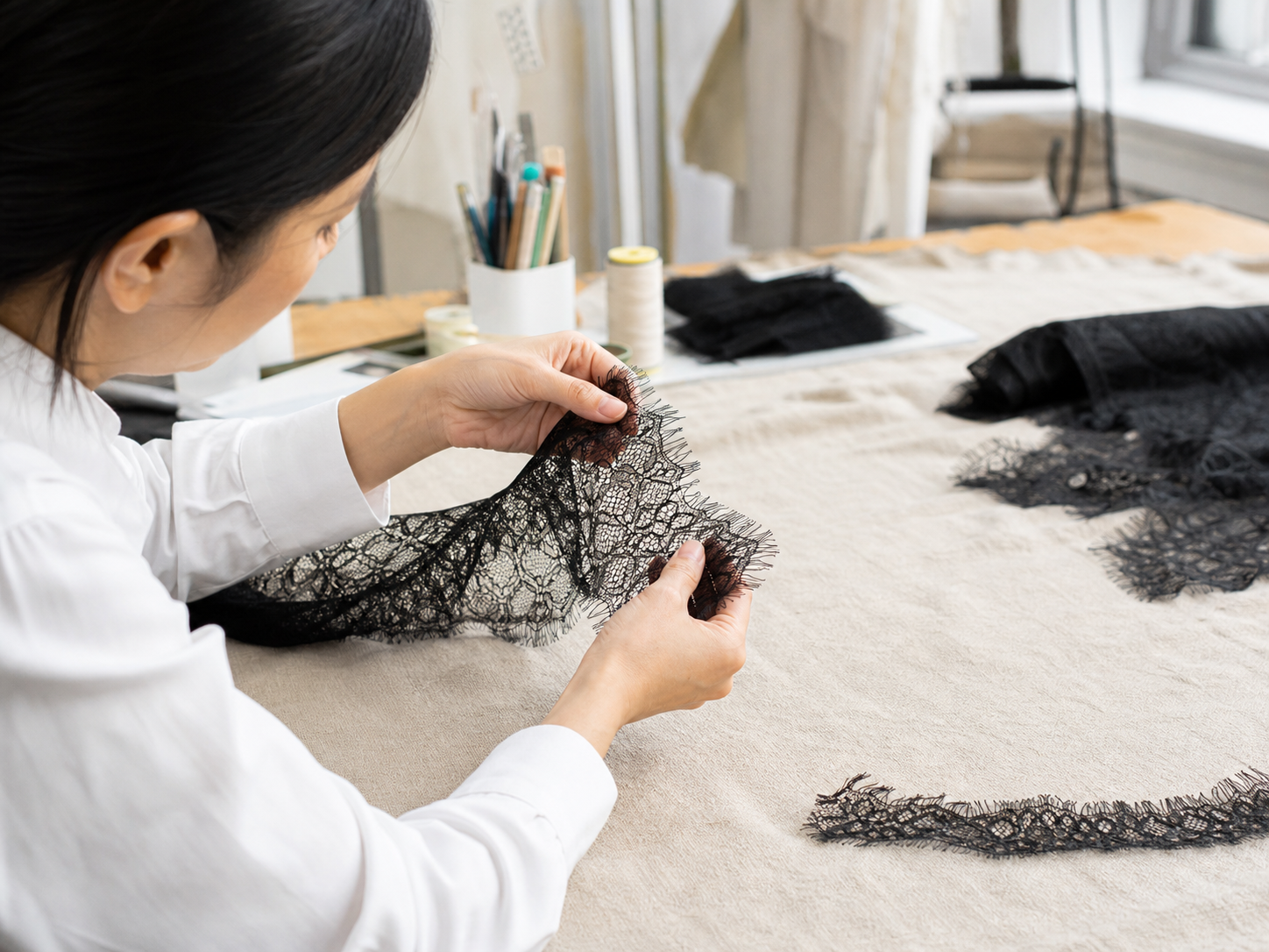 Real handling test for eyelash lace fringe behavior before sewing